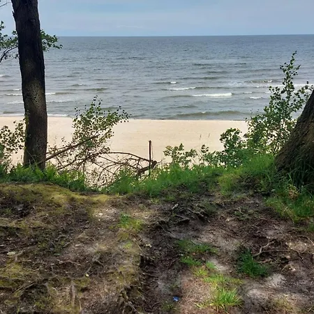 Przy Plazy Z Balkonem I Widokiem Na Morze