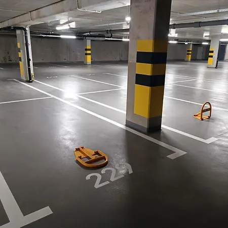 Przy Plazy Z Balkonem I Widokiem Na Morze
